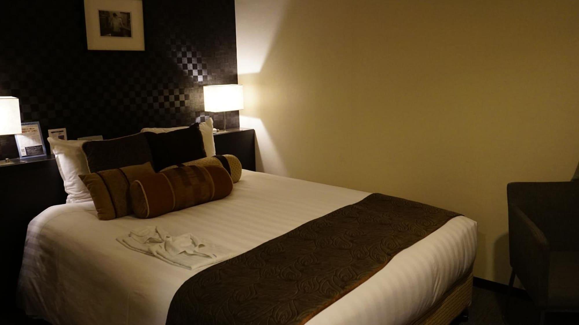 Hotel Hamilton Black